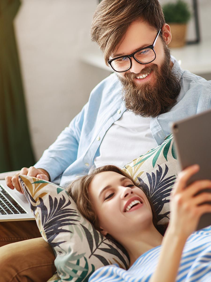 Für Verbraucher:innen bieten wir mit GRÜNES DREIECK einen vertrauensvollen Anhaltspunkt für nachhaltiges Engagement im Handel. Gut für die Menschen. Gut für die Umwelt. Unabhängige Zertifizierung. Ihr Anhaltspunkt für nachhaltigen Handel.