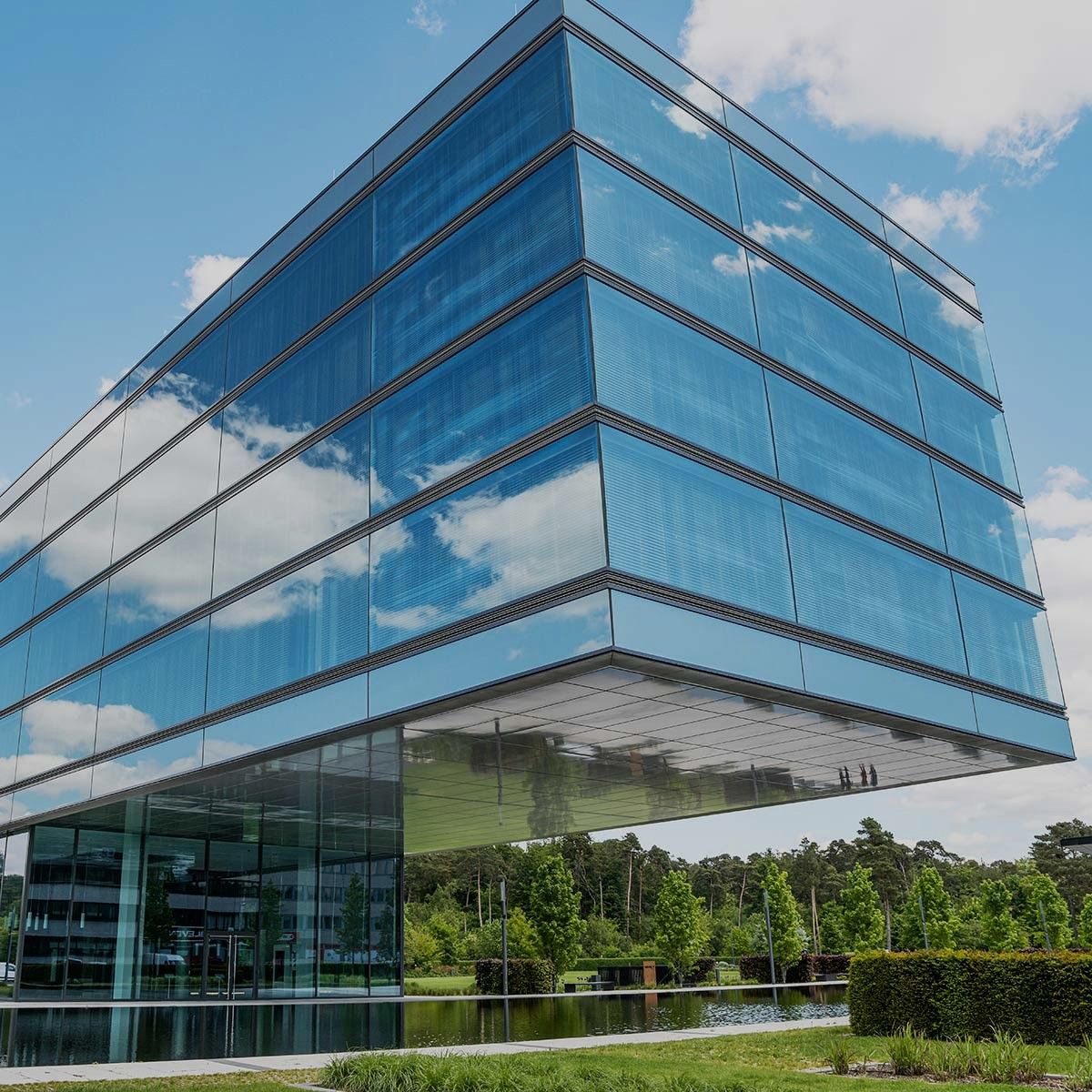 MHK Group. GRÜNES DREIECK ist eine Initiative der MHK Group für nachhaltigen Handel und Handwerk.